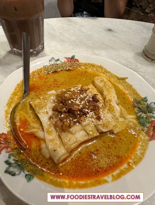 Curry Chee Cheong Fun at Ho Kow Hainan Kopitiam, Kuala Lumpur