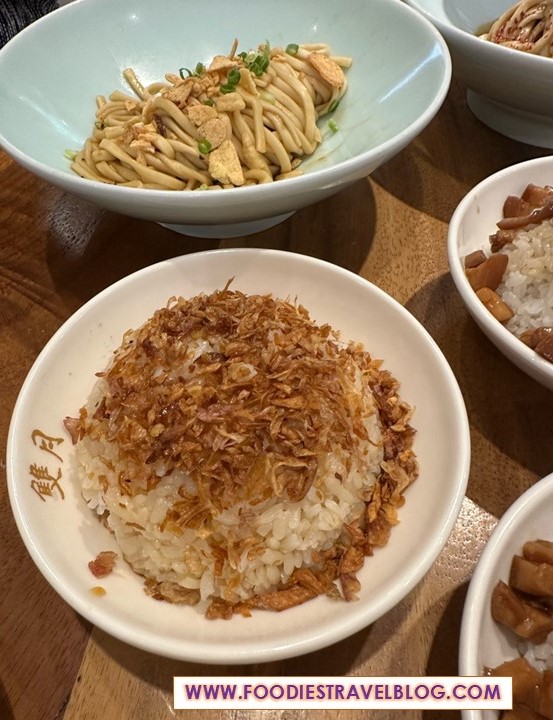 Deep-fried shallots rice at Moon Moon Restaurant, Beitou