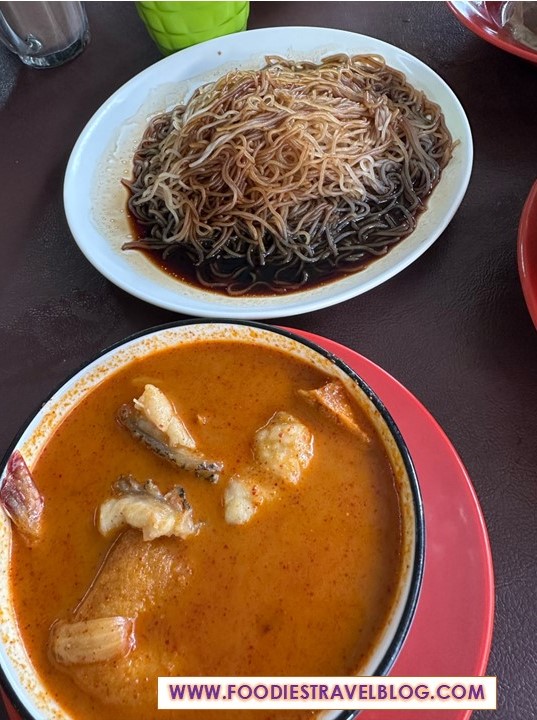 Dry Noodles with Tom Yum Broth at Restaurant Mei Mei Sandakan