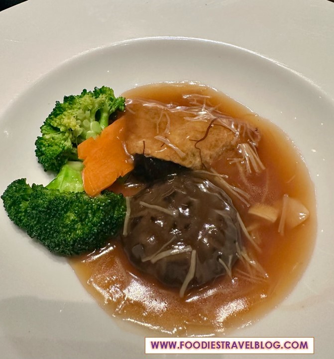 Braised Sun-Dried Oyster with Black Mushroom and Sea Moss at Yun House, KL